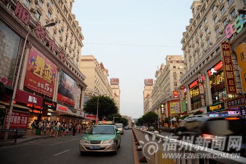 實體服裝批發業交易額年年下跌